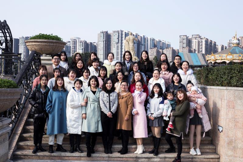 部分海洋教師戶外合影